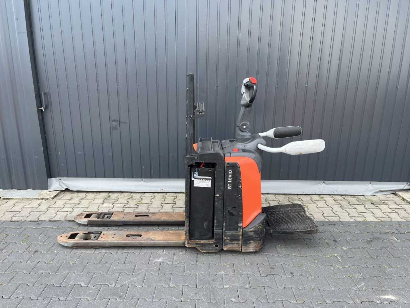 Used Forklift BT LPE200 Žemo kėlimo krautuvas su grąžulu (Image 2) Used Forklift BT LPE200 Žemo kėlimo krautuvas su grąžulu (Image 2)
