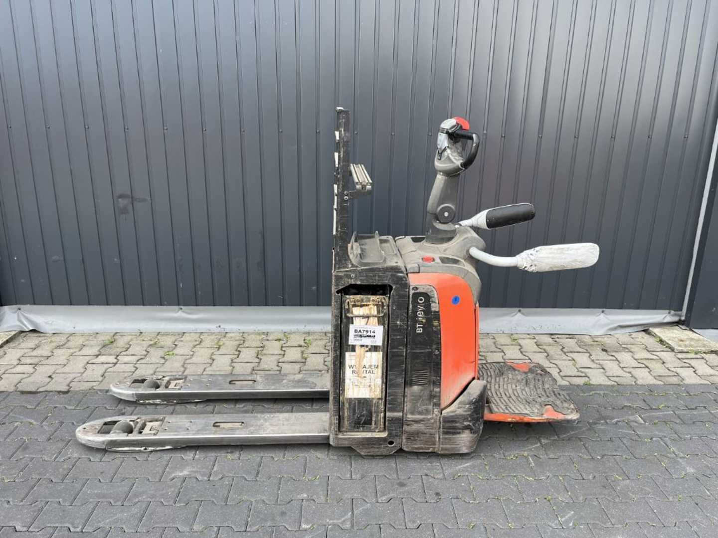 Used Forklift BT LPE200 Žemo kėlimo krautuvas su grąžulu (Image 2) Used Forklift BT LPE200 Žemo kėlimo krautuvas su grąžulu (Image 2)