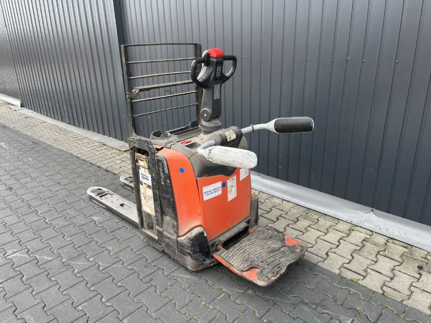 Used Forklift BT LPE200 Žemo kėlimo krautuvas su grąžulu (Image 3) Used Forklift BT LPE200 Žemo kėlimo krautuvas su grąžulu (Image 3)