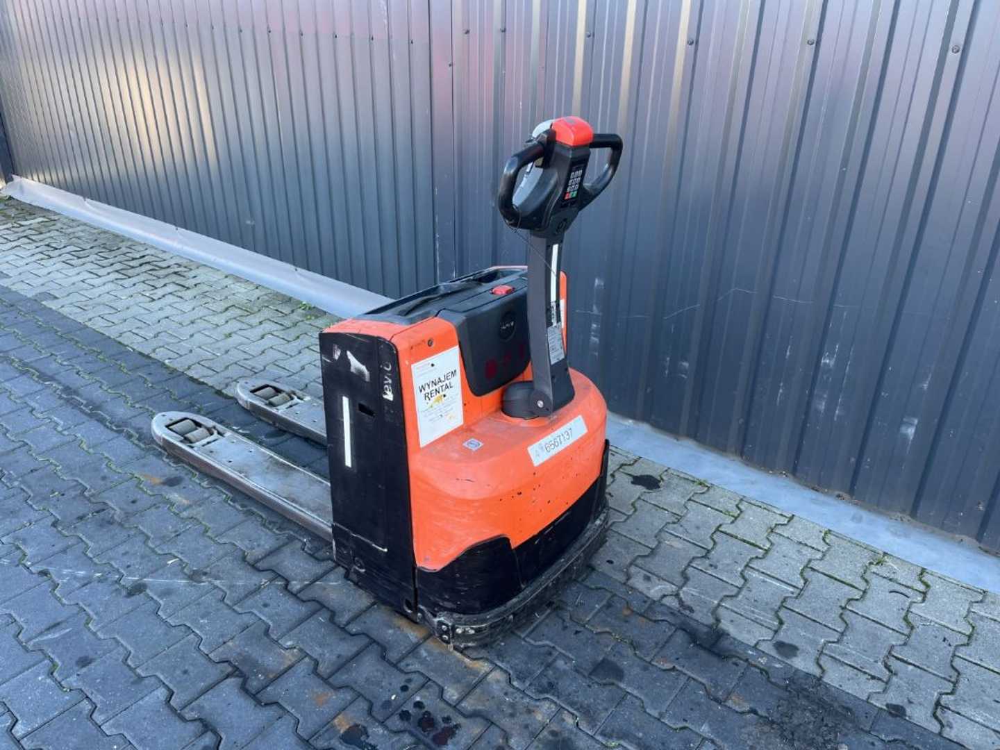 Used Forklift BT LWE200 Žemo kėlimo krautuvas su grąžulu (Image 3) Used Forklift BT LWE200 Žemo kėlimo krautuvas su grąžulu (Image 3)