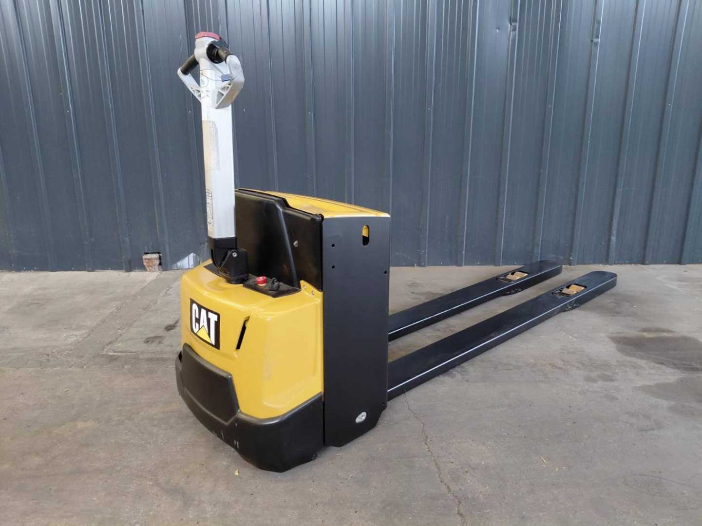 Used Forklift Caterpillar NPP20N2 Žemo kėlimo krautuvas su grąžulu (Image 17) Used Forklift Caterpillar NPP20N2 Žemo kėlimo krautuvas su grąžulu (Image 17)