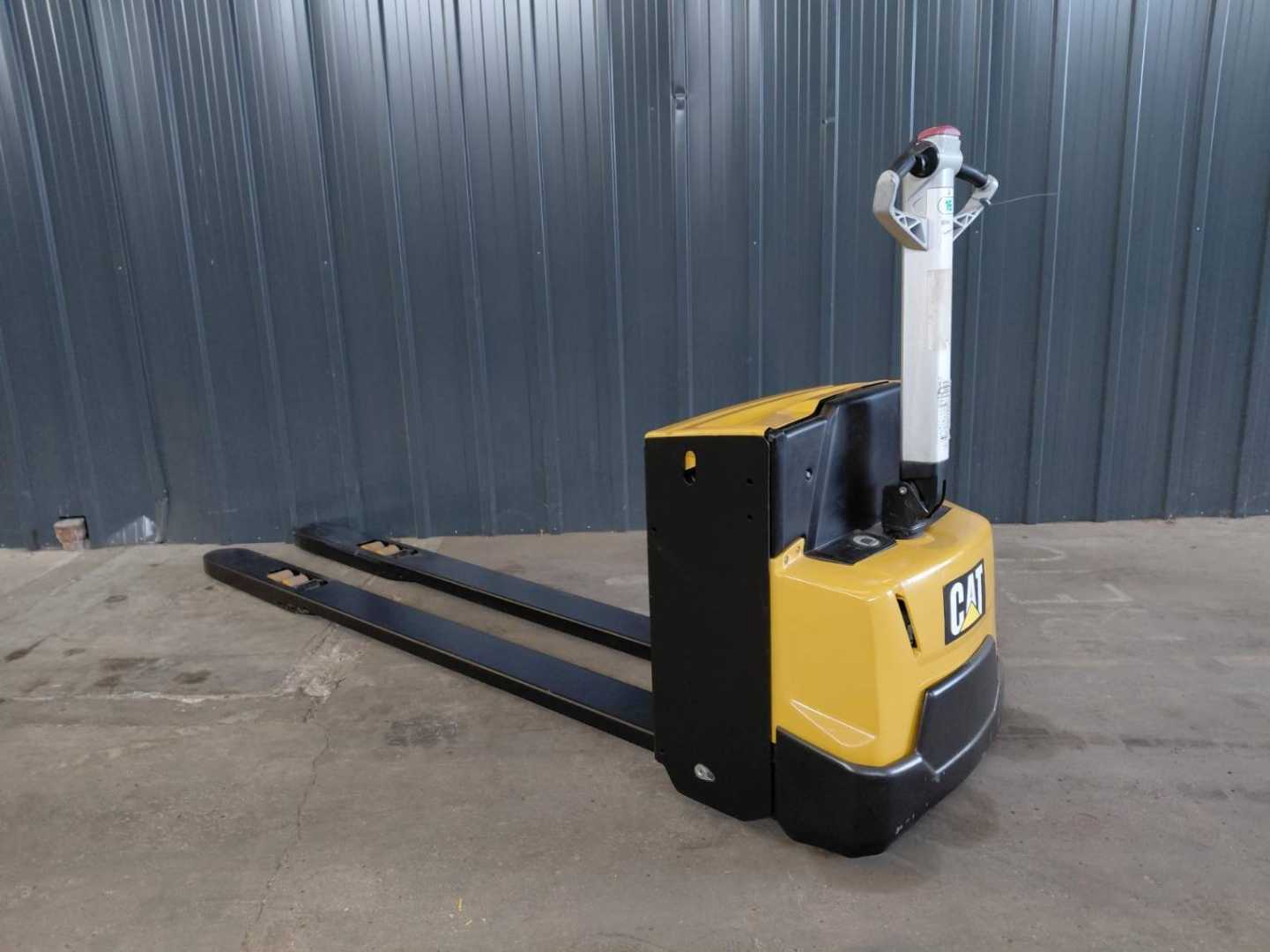 Used Forklift Caterpillar NPP20N2 Žemo kėlimo krautuvas su grąžulu (Image 18) Used Forklift Caterpillar NPP20N2 Žemo kėlimo krautuvas su grąžulu (Image 18)