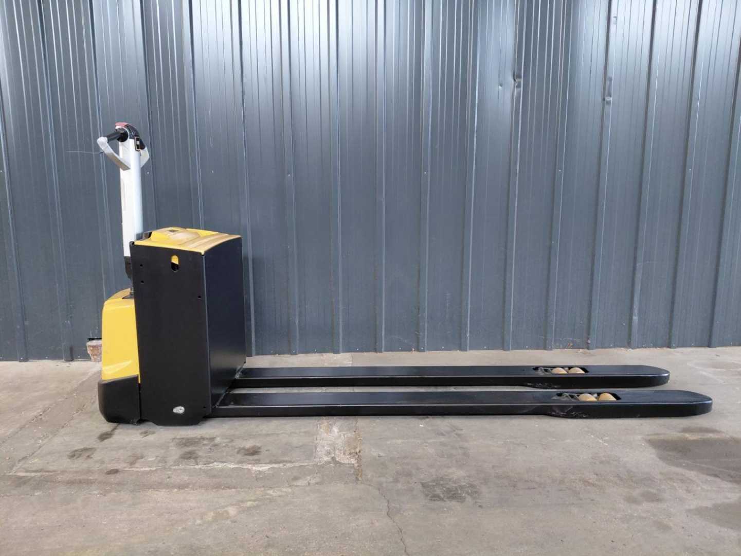 Used Forklift Caterpillar NPP20N2 Žemo kėlimo krautuvas su grąžulu (Image 12) Used Forklift Caterpillar NPP20N2 Žemo kėlimo krautuvas su grąžulu (Image 12)