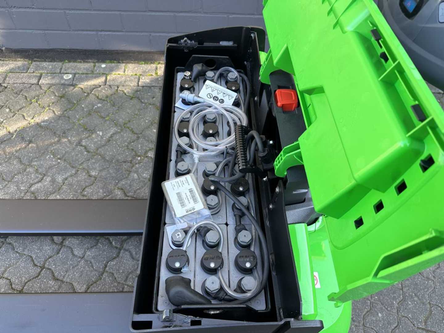 Used Forklift Cesab P216 Žemo kėlimo krautuvas su grąžulu (Image 4) Used Forklift Cesab P216 Žemo kėlimo krautuvas su grąžulu (Image 4)