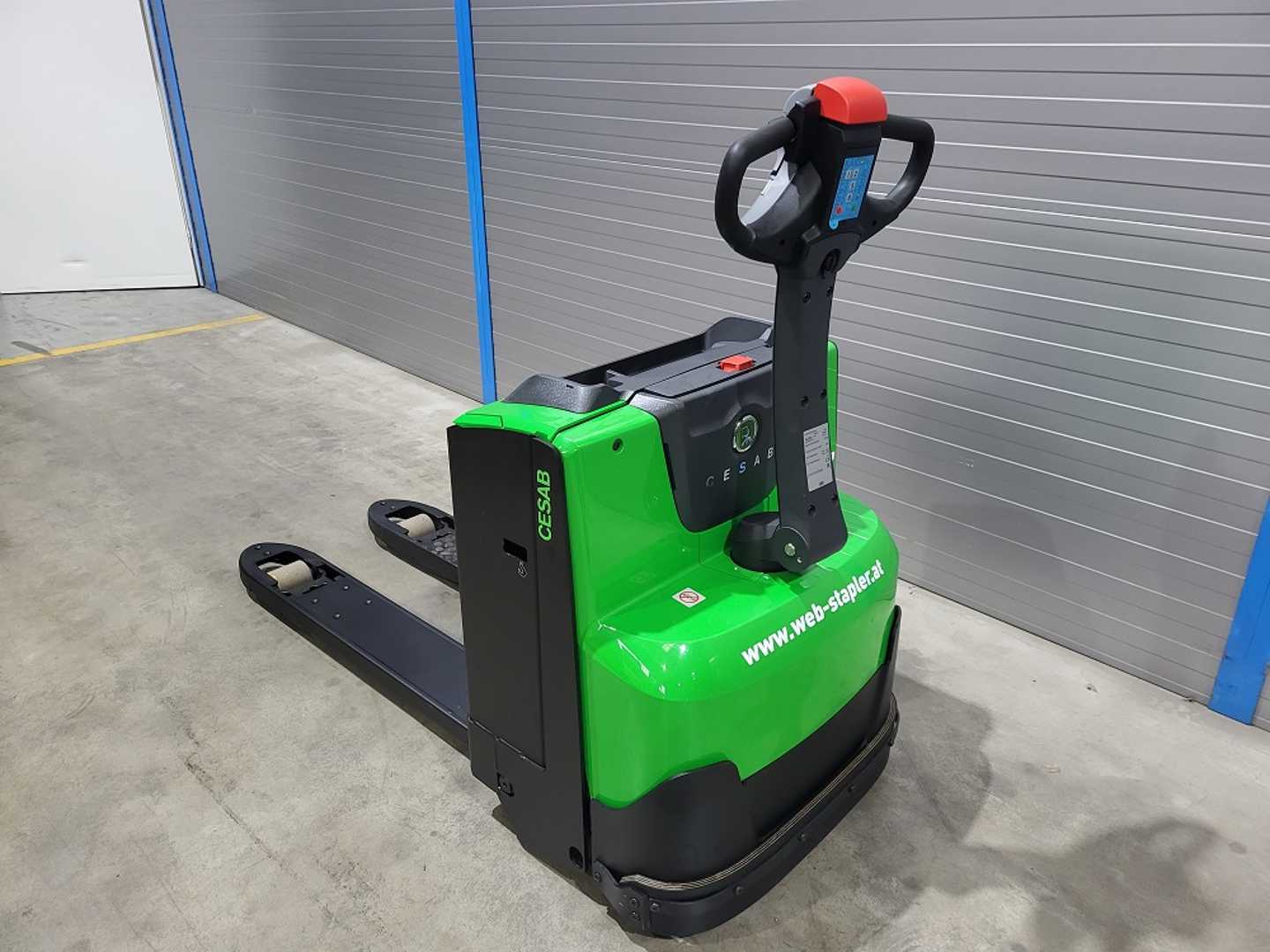 Used Forklift Cesab P218 Žemo kėlimo krautuvas su grąžulu (Image 1) Used Forklift Cesab P218 Žemo kėlimo krautuvas su grąžulu (Image 1)