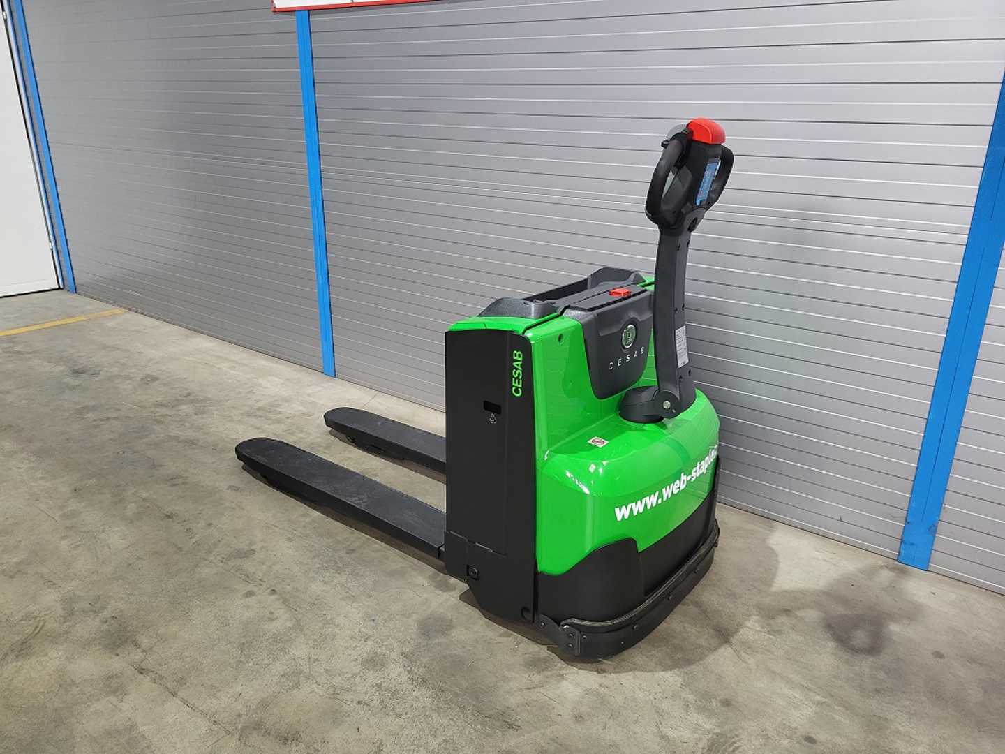 Used Forklift Cesab P216 Žemo kėlimo krautuvas su grąžulu (Image 2) Used Forklift Cesab P216 Žemo kėlimo krautuvas su grąžulu (Image 2)