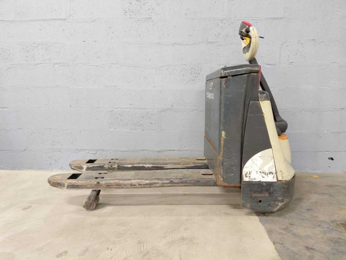 Used Forklift Crown WP3020-2.0 Žemo kėlimo krautuvas su grąžulu (Image 14)