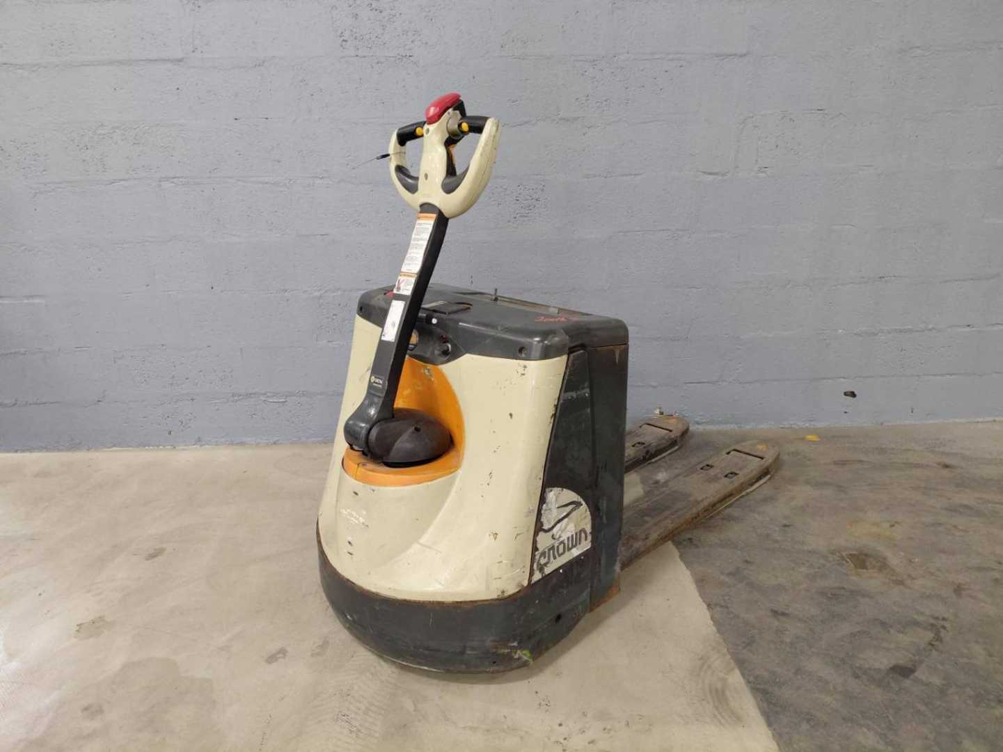 Used Forklift Crown WP3020-2.0 Žemo kėlimo krautuvas su grąžulu (Image 13)