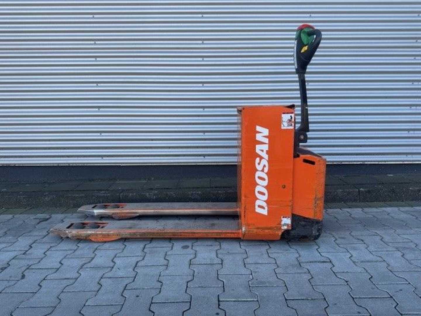 Used Forklift Doosan LEDH 20 Žemo kėlimo krautuvas su grąžulu (Image 1) Used Forklift Doosan LEDH 20 Žemo kėlimo krautuvas su grąžulu (Image 1)