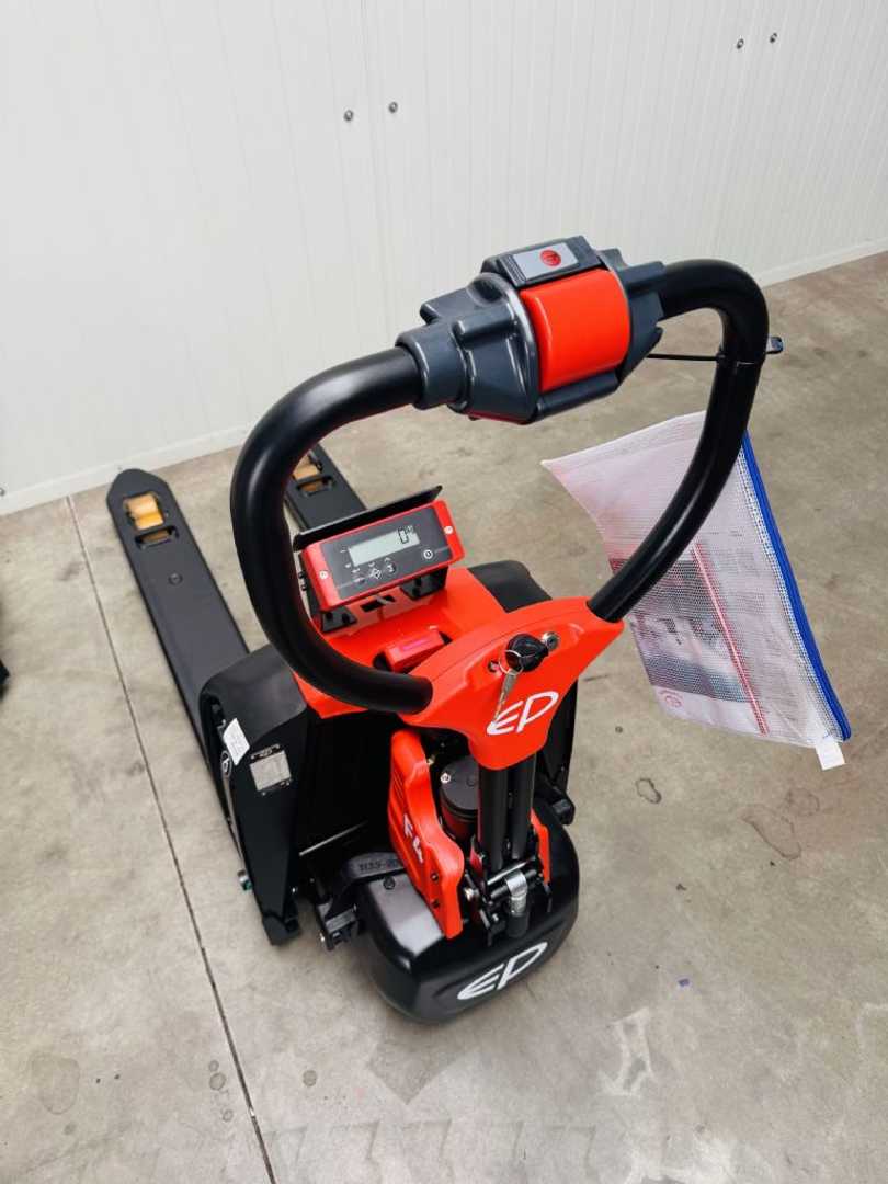 Used Forklift EP F 4 mit Ravas Wiegesystem bis 1500kg Žemo kėlimo krautuvas su grąžulu (Image 3) Used Forklift EP F 4 mit Ravas Wiegesystem bis 1500kg Žemo kėlimo krautuvas su grąžulu (Image 3)