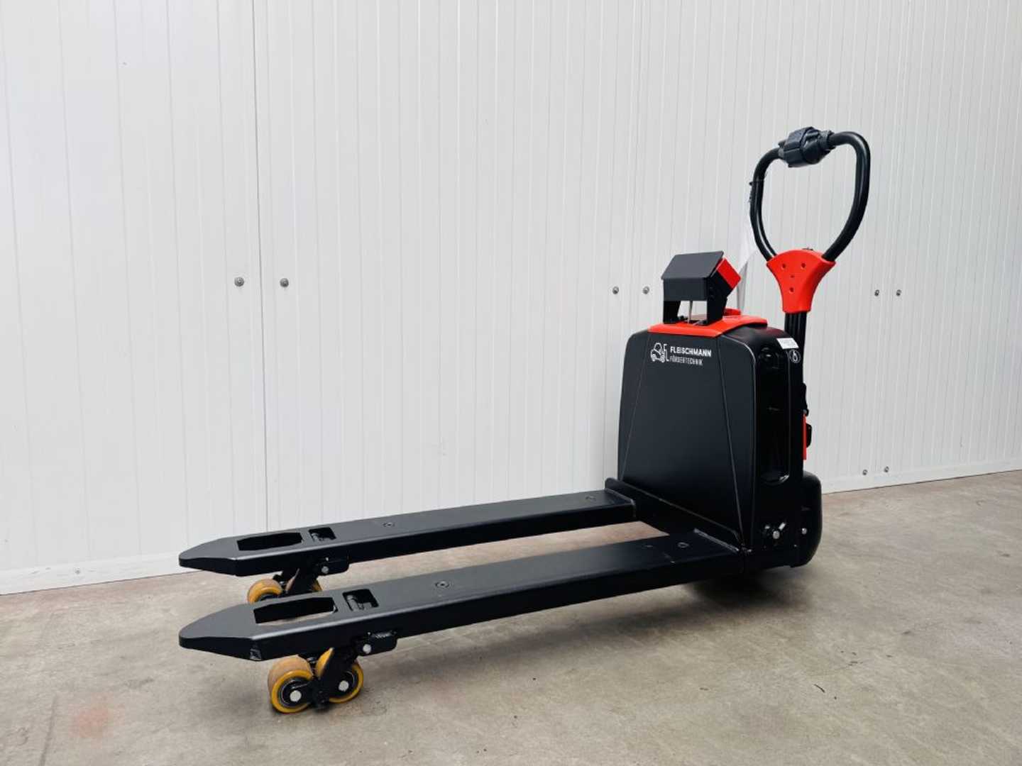 Used Forklift EP F 4 mit Ravas Wiegesystem bis 1500kg Žemo kėlimo krautuvas su grąžulu (Image 4) Used Forklift EP F 4 mit Ravas Wiegesystem bis 1500kg Žemo kėlimo krautuvas su grąžulu (Image 4)