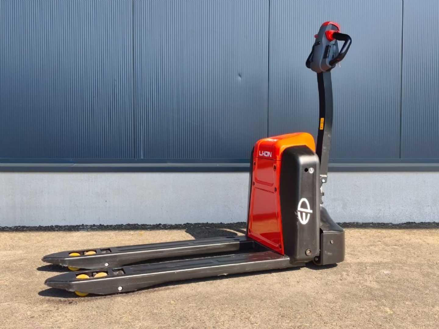 Used Forklift EP EPL154 NEUMASCHINE Žemo kėlimo krautuvas su grąžulu (Image 1) Used Forklift EP EPL154 NEUMASCHINE Žemo kėlimo krautuvas su grąžulu (Image 1)