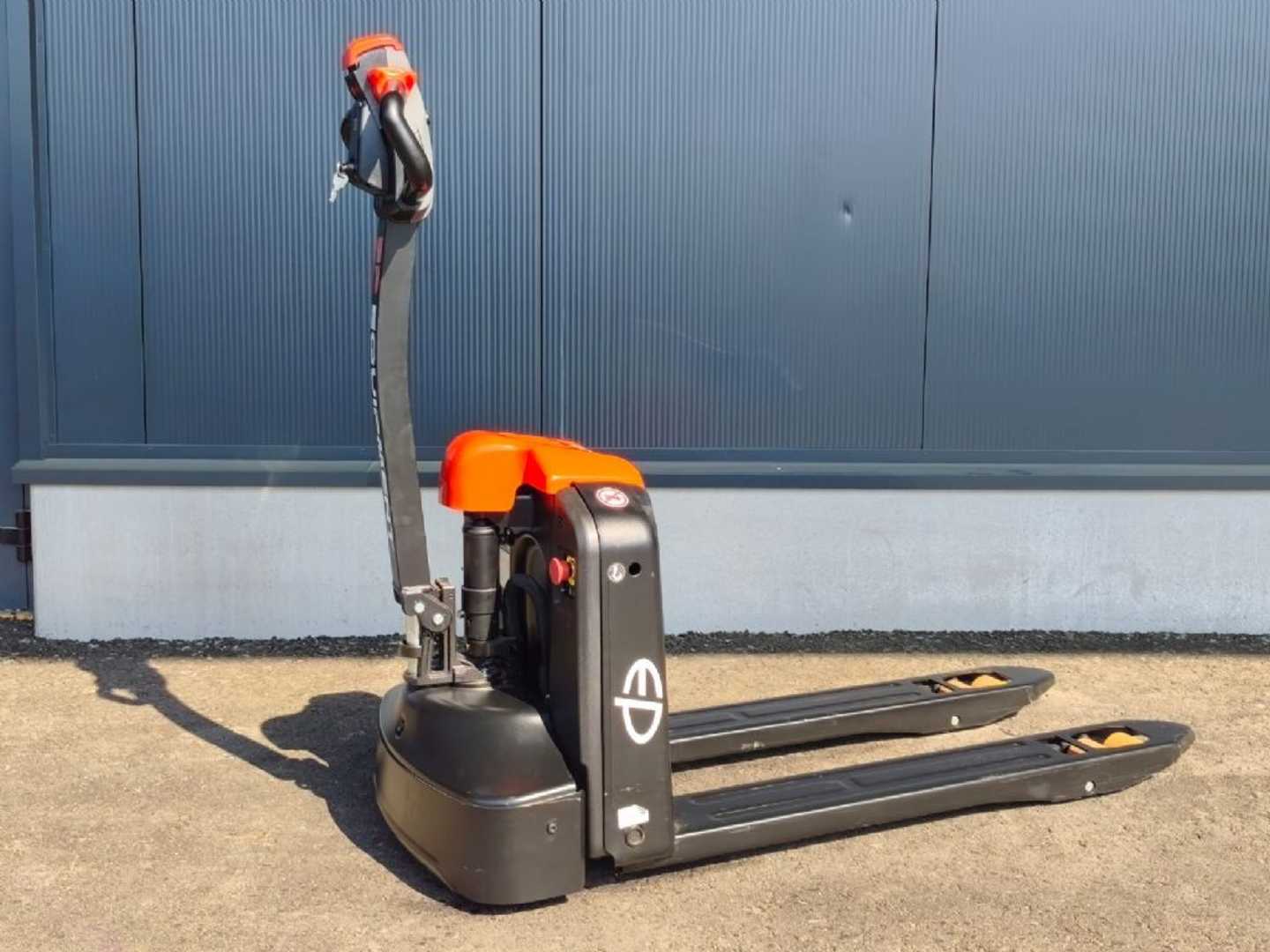 Used Forklift EP EPL154 NEUMASCHINE Žemo kėlimo krautuvas su grąžulu (Image 3) Used Forklift EP EPL154 NEUMASCHINE Žemo kėlimo krautuvas su grąžulu (Image 3)