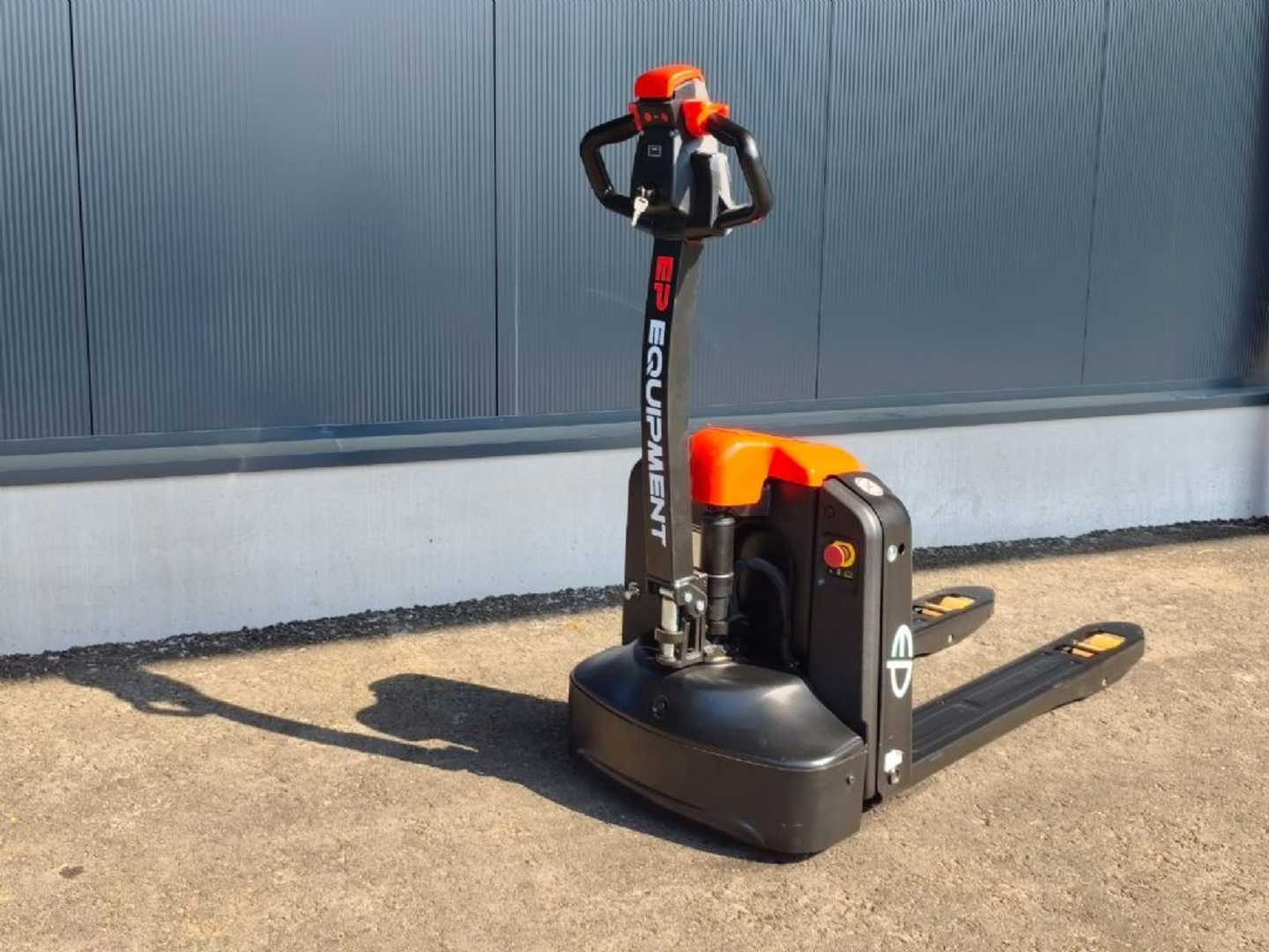 Used Forklift EP EPL154 NEUMASCHINE Žemo kėlimo krautuvas su grąžulu (Image 4) Used Forklift EP EPL154 NEUMASCHINE Žemo kėlimo krautuvas su grąžulu (Image 4)