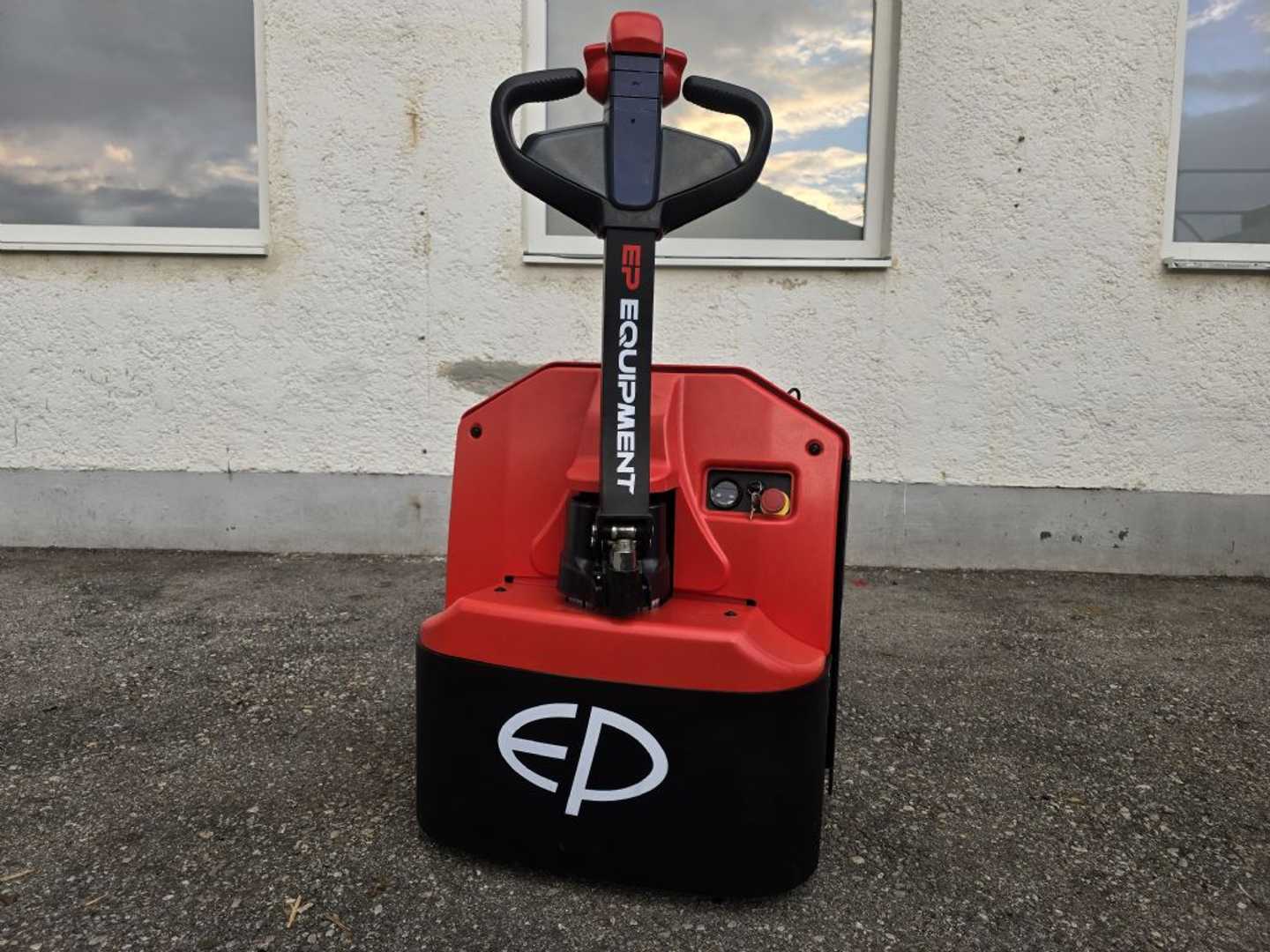 Used Forklift EP WPL 202 Žemo kėlimo krautuvas su grąžulu (Image 4) Used Forklift EP WPL 202 Žemo kėlimo krautuvas su grąžulu (Image 4)