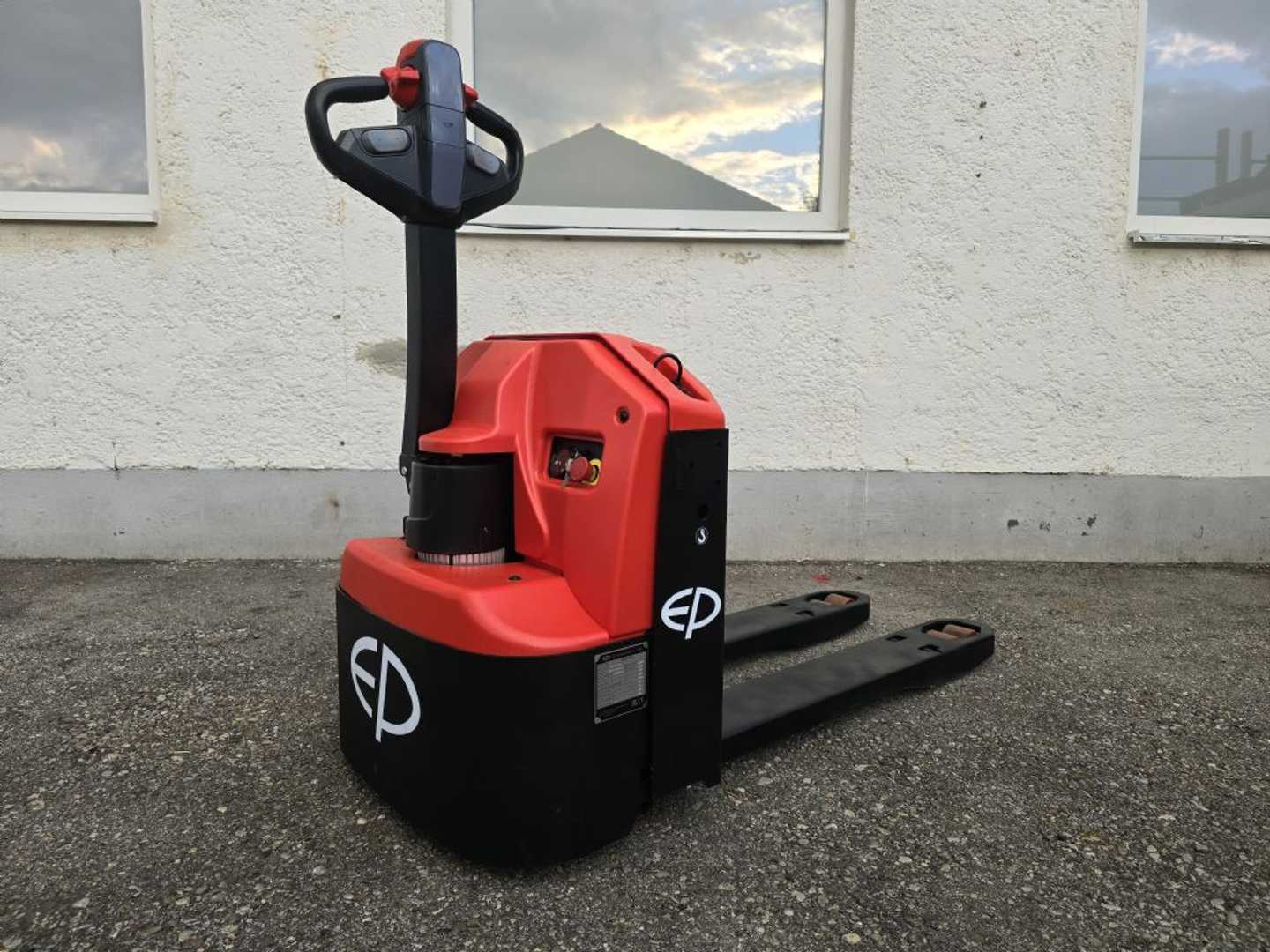 Used Forklift EP WPL 202 Žemo kėlimo krautuvas su grąžulu (Image 5) Used Forklift EP WPL 202 Žemo kėlimo krautuvas su grąžulu (Image 5)