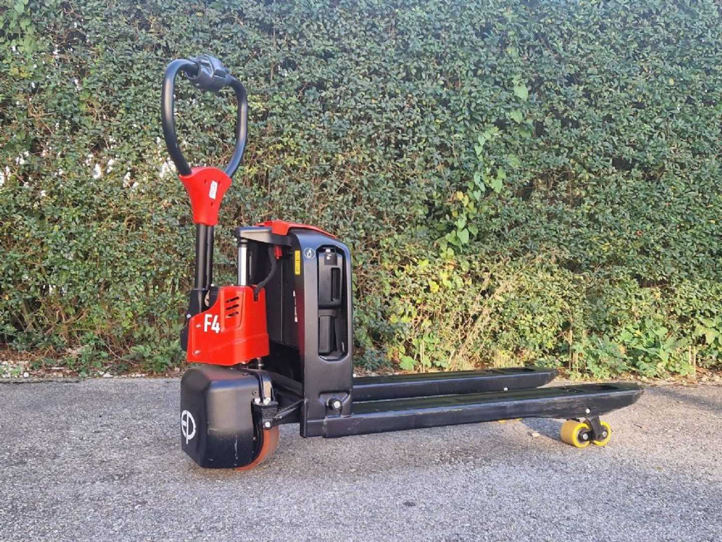 Used Forklift EP F4 Žemo kėlimo krautuvas su grąžulu (Image 1) Used Forklift EP F4 Žemo kėlimo krautuvas su grąžulu (Image 1)