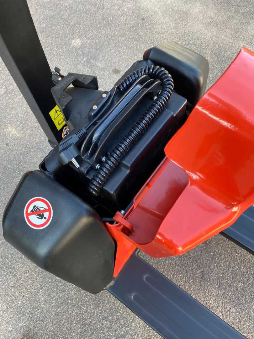 Used Forklift EP EPL 154 NEU Žemo kėlimo krautuvas su grąžulu (Image 5) Used Forklift EP EPL 154 NEU Žemo kėlimo krautuvas su grąžulu (Image 5)