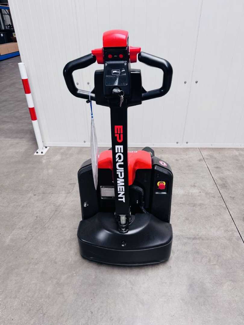 Used Forklift EP EPL 185 NEU 1800kg Žemo kėlimo krautuvas su grąžulu (Image 1) Used Forklift EP EPL 185 NEU 1800kg Žemo kėlimo krautuvas su grąžulu (Image 1)