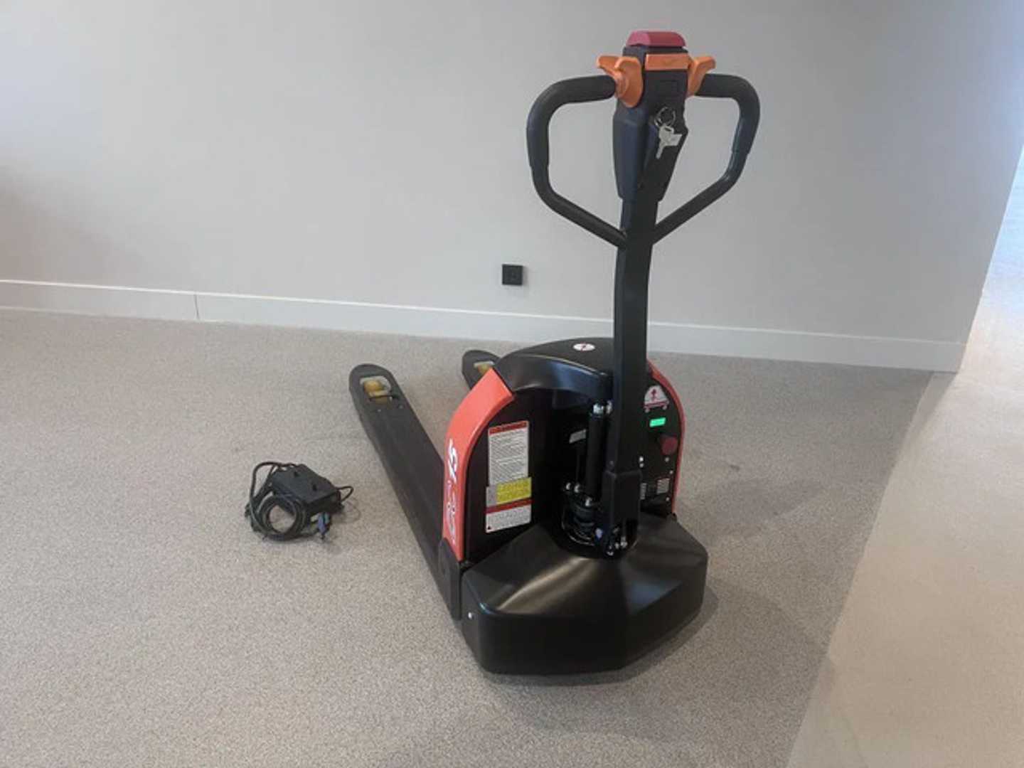 Used Forklift Heli CBD15J-LI3 elektrische palletwagen lithium-ion nieuw Žemo kėlimo krautuvas su grąžulu (Image 7) Used Forklift Heli CBD15J-LI3 elektrische palletwagen lithium-ion nieuw Žemo kėlimo krautuvas su grąžulu (Image 7)