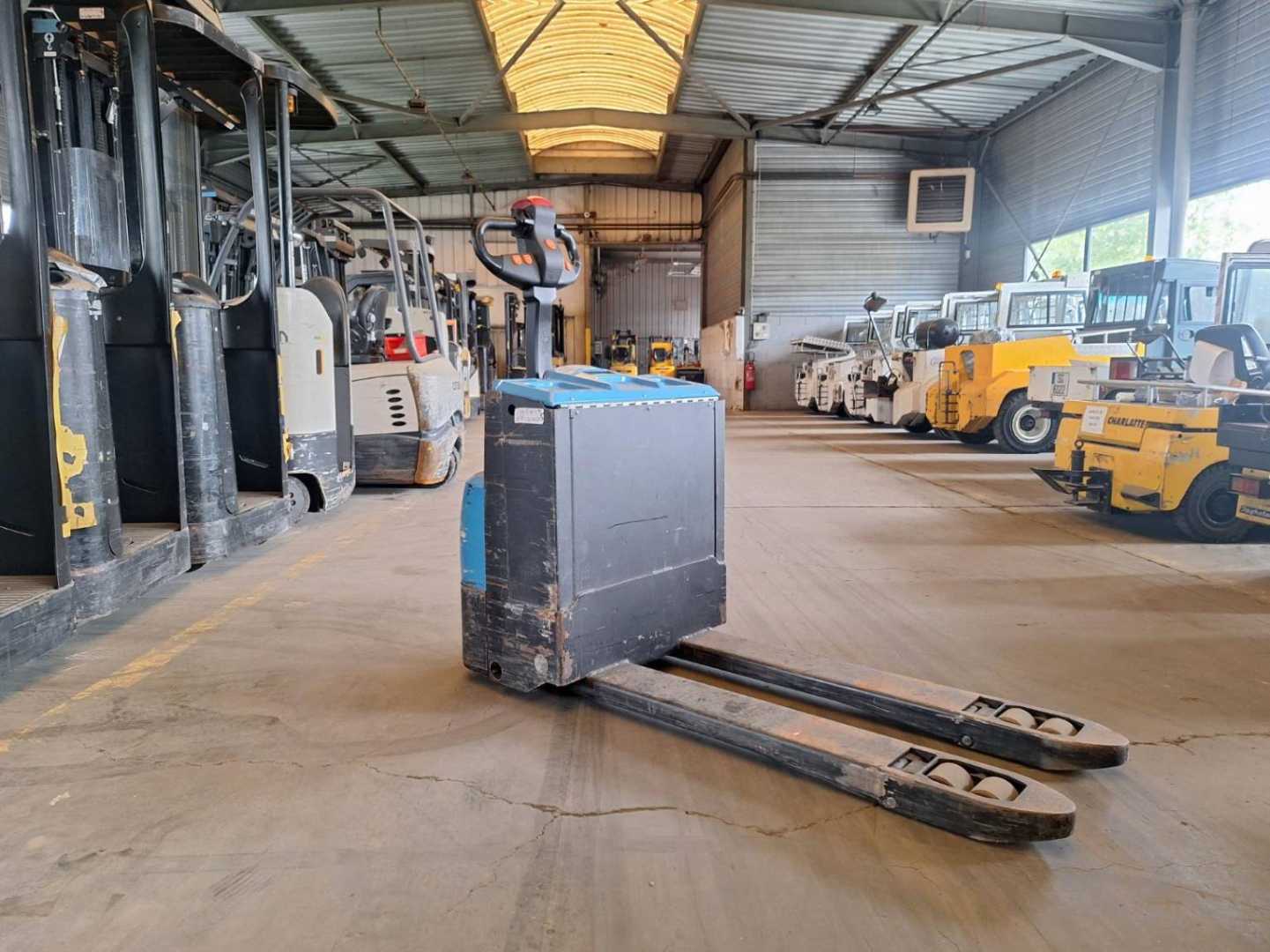 Used Forklift Heli CBD20-150 Žemo kėlimo krautuvas su grąžulu (Image 16)