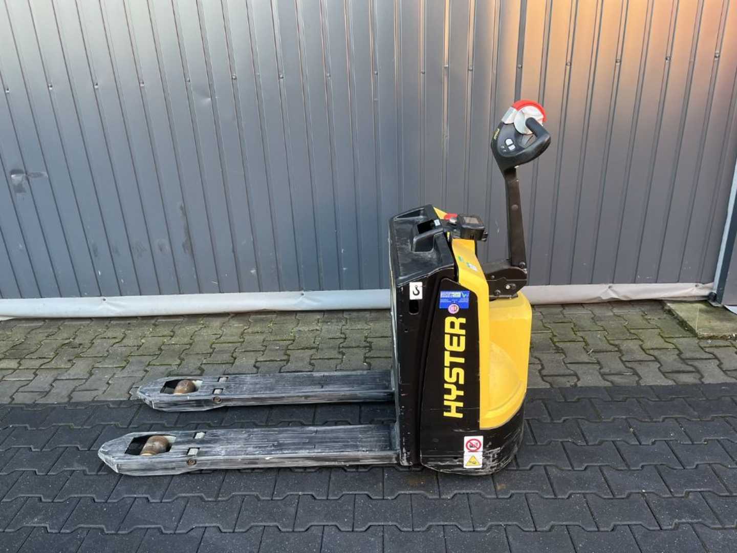 Used Forklift Hyster P1.6 Žemo kėlimo krautuvas su grąžulu (Image 2) Used Forklift Hyster P1.6 Žemo kėlimo krautuvas su grąžulu (Image 2)