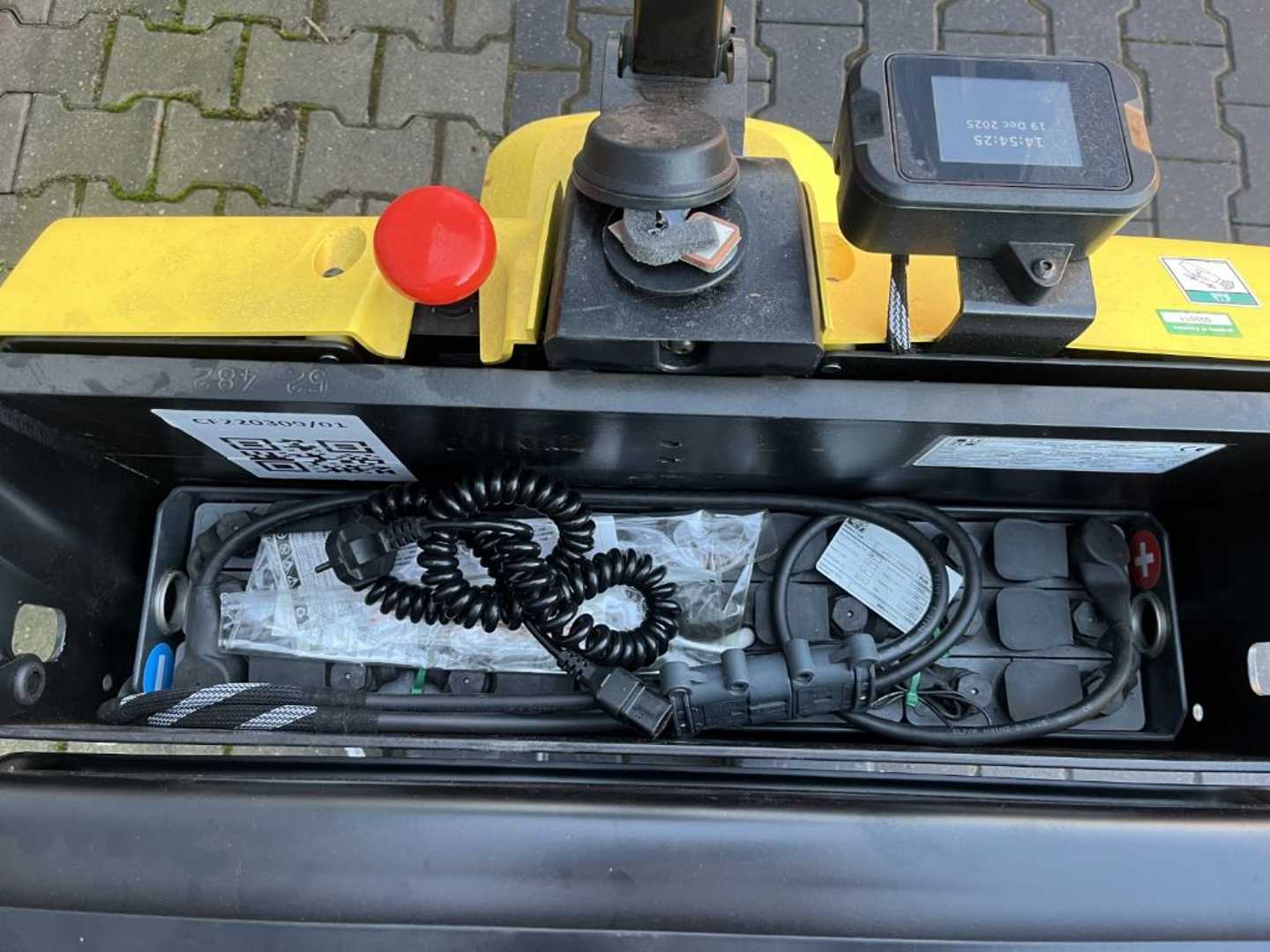 Used Forklift Hyster P1.6 Žemo kėlimo krautuvas su grąžulu (Image 5) Used Forklift Hyster P1.6 Žemo kėlimo krautuvas su grąžulu (Image 5)