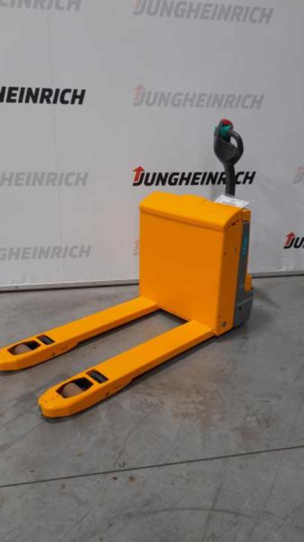 Used Forklift Jungheinrich EJE 116 115-67 Žemo kėlimo krautuvas su grąžulu (Image 2) Used Forklift Jungheinrich EJE 116 115-67 Žemo kėlimo krautuvas su grąžulu (Image 2)