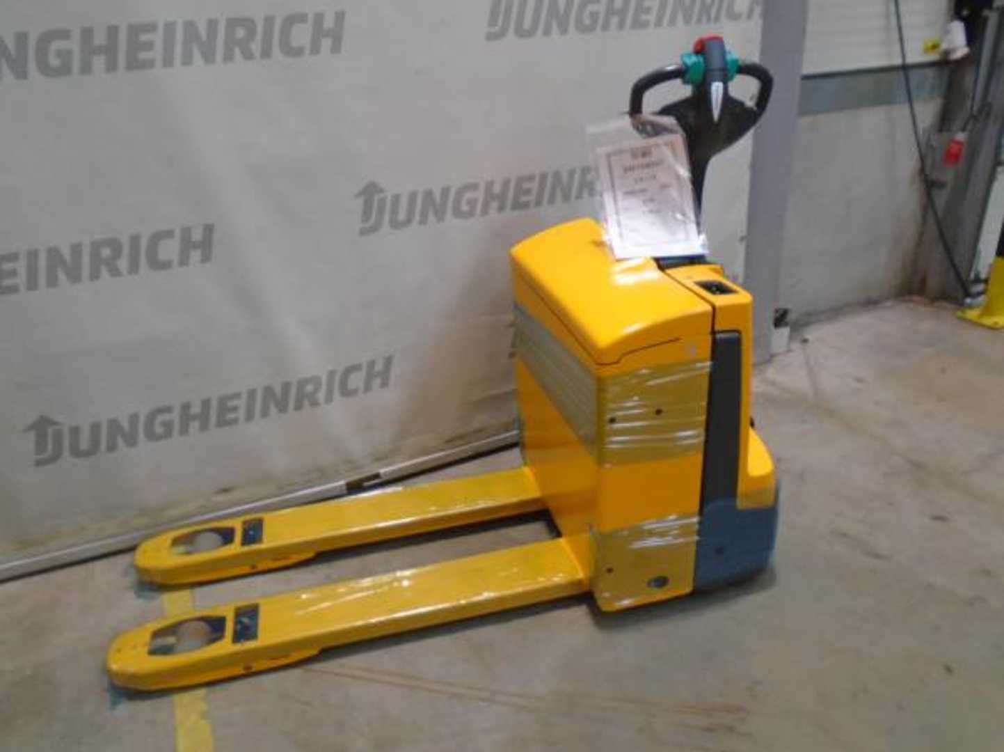 Used Forklift Jungheinrich EJE 116 G 115-54 Žemo kėlimo krautuvas su grąžulu (Image 1) Used Forklift Jungheinrich EJE 116 G 115-54 Žemo kėlimo krautuvas su grąžulu (Image 1)