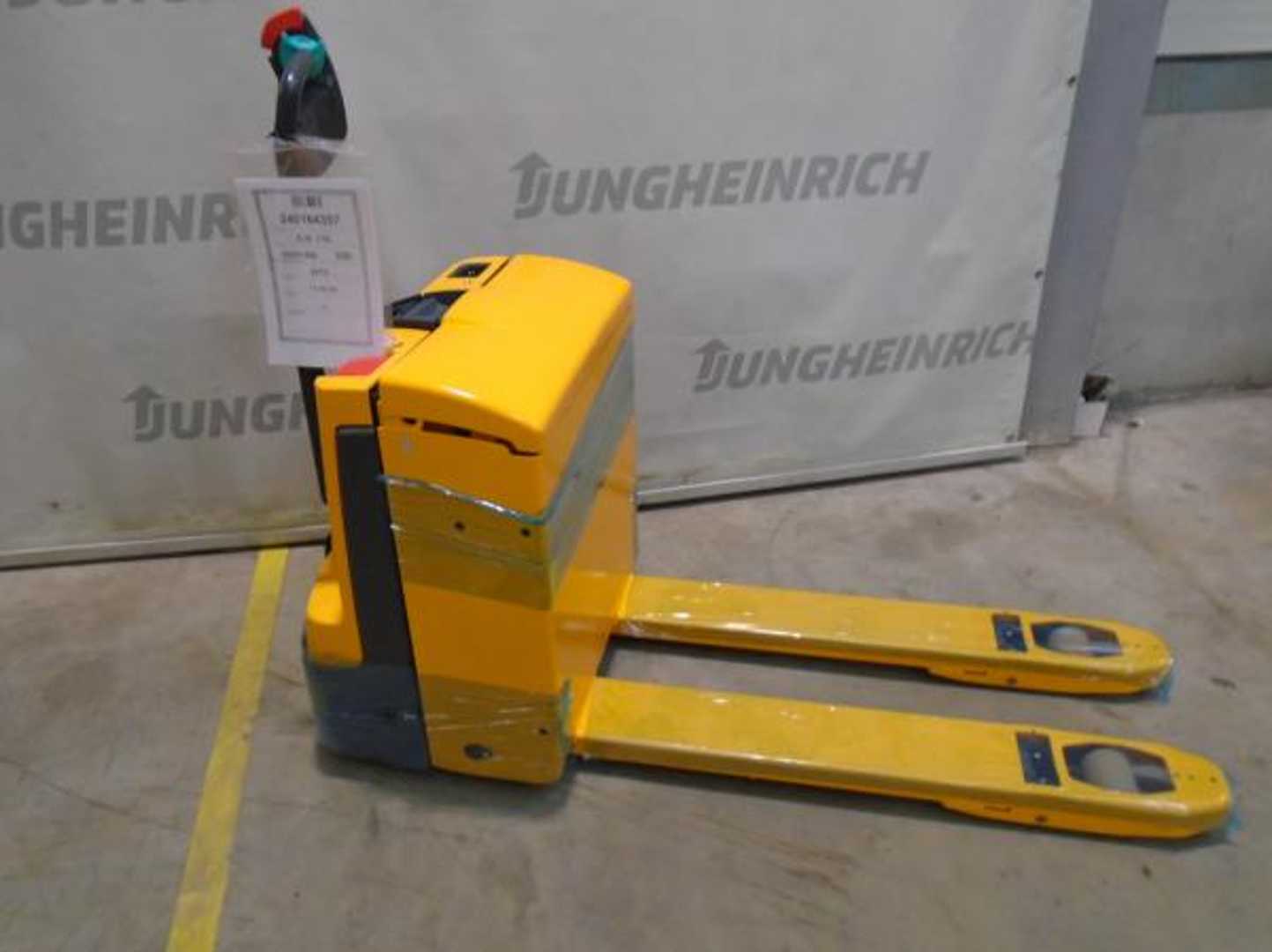 Used Forklift Jungheinrich EJE 116 G 115-54 Žemo kėlimo krautuvas su grąžulu (Image 2) Used Forklift Jungheinrich EJE 116 G 115-54 Žemo kėlimo krautuvas su grąžulu (Image 2)