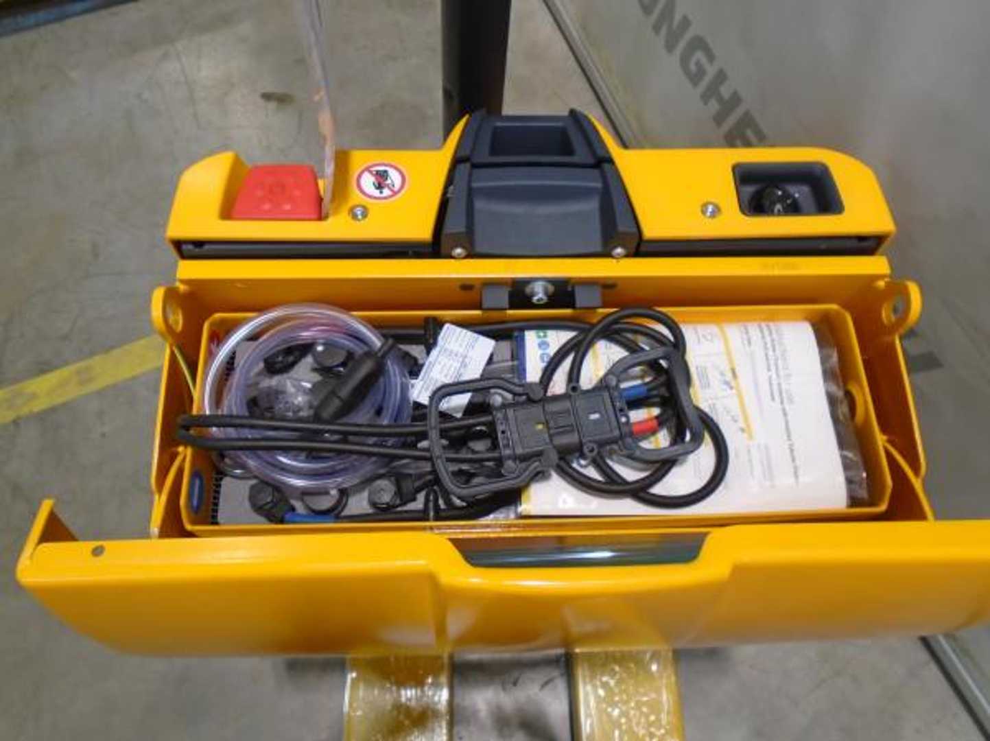 Used Forklift Jungheinrich EJE 116 G 115-54 Žemo kėlimo krautuvas su grąžulu (Image 3) Used Forklift Jungheinrich EJE 116 G 115-54 Žemo kėlimo krautuvas su grąžulu (Image 3)