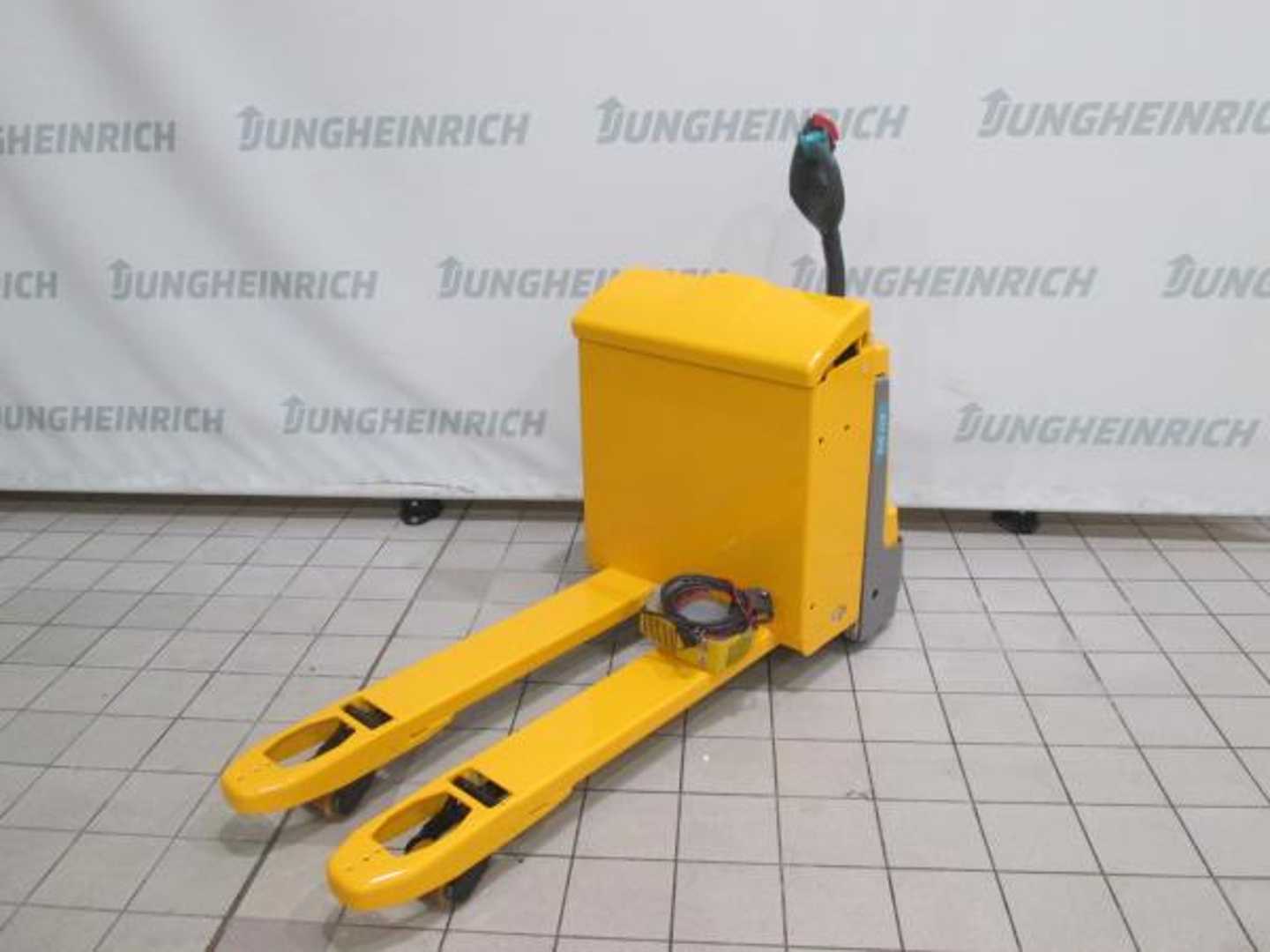 Used Forklift Jungheinrich EJE 116 G 115-54 Žemo kėlimo krautuvas su grąžulu (Image 1) Used Forklift Jungheinrich EJE 116 G 115-54 Žemo kėlimo krautuvas su grąžulu (Image 1)