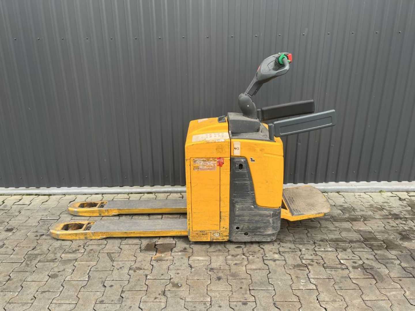 Used Forklift Jungheinrich ERE120 Žemo kėlimo krautuvas su grąžulu (Image 2)
