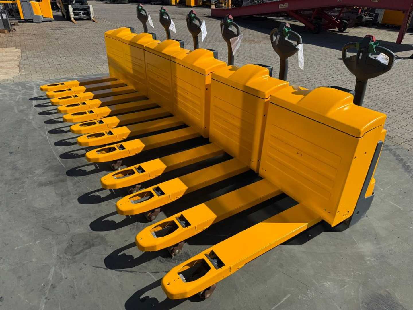 Used Forklift Jungheinrich EJE 220 Baujahr 2015 100x vorhanden ! Aktion Preis ! Žemo kėlimo krautuvas su grąžulu (Image 1) Used Forklift Jungheinrich EJE 220 Baujahr 2015 100x vorhanden ! Aktion Preis ! Žemo kėlimo krautuvas su grąžulu (Image 1)