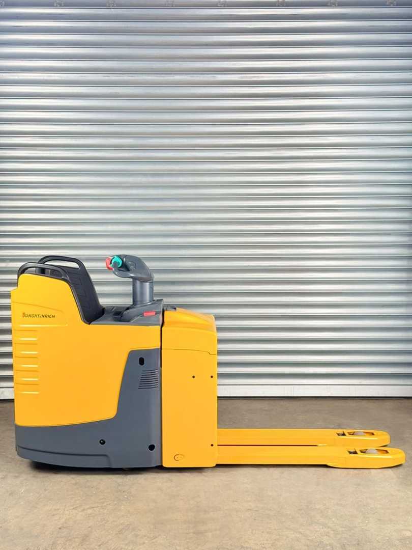 Used Forklift Jungheinrich ERE 225 FP ERE 225 FP - Servcie Neu - Batterie 85% - Garantie Žemo kėlimo krautuvas su grąžulu (Image 6)