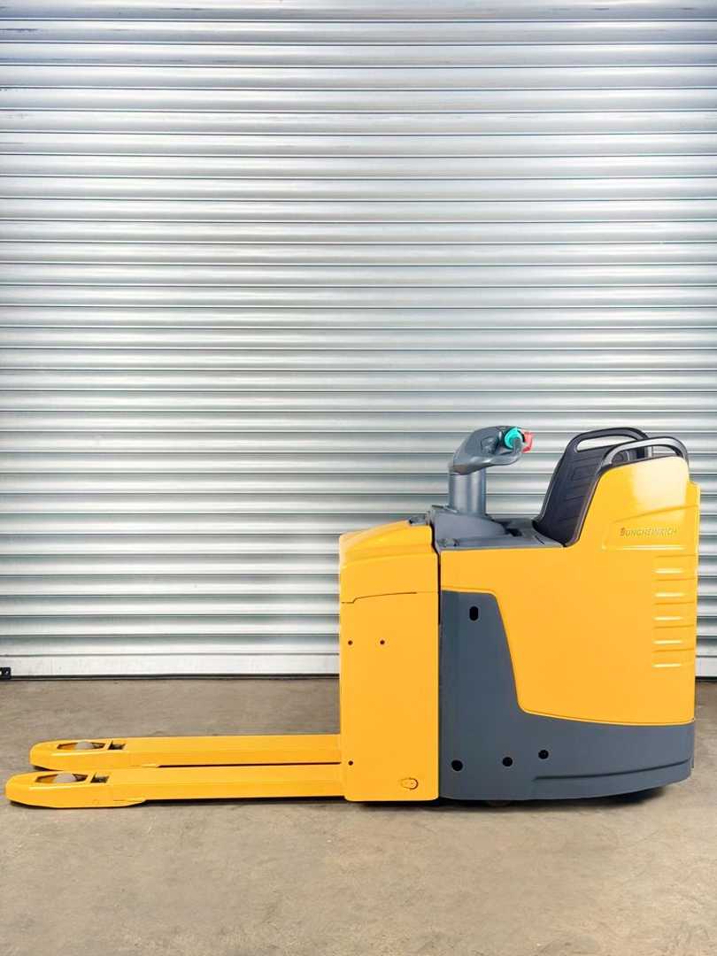 Used Forklift Jungheinrich ERE 225 FP ERE 225 FP - Servcie Neu - Batterie 85% - Garantie Žemo kėlimo krautuvas su grąžulu (Image 7)