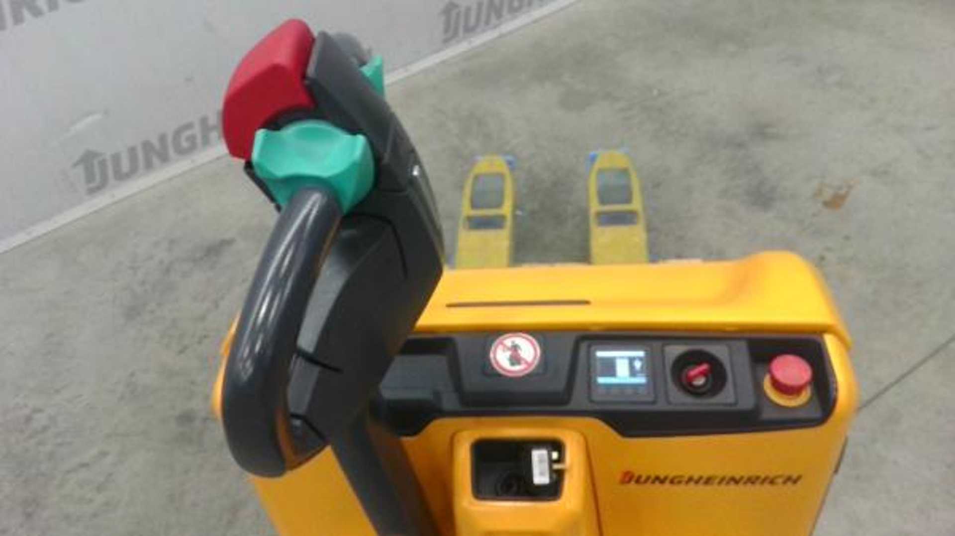 Used Forklift Jungheinrich EJE 114 115-51 Žemo kėlimo krautuvas su grąžulu (Image 3) Used Forklift Jungheinrich EJE 114 115-51 Žemo kėlimo krautuvas su grąžulu (Image 3)