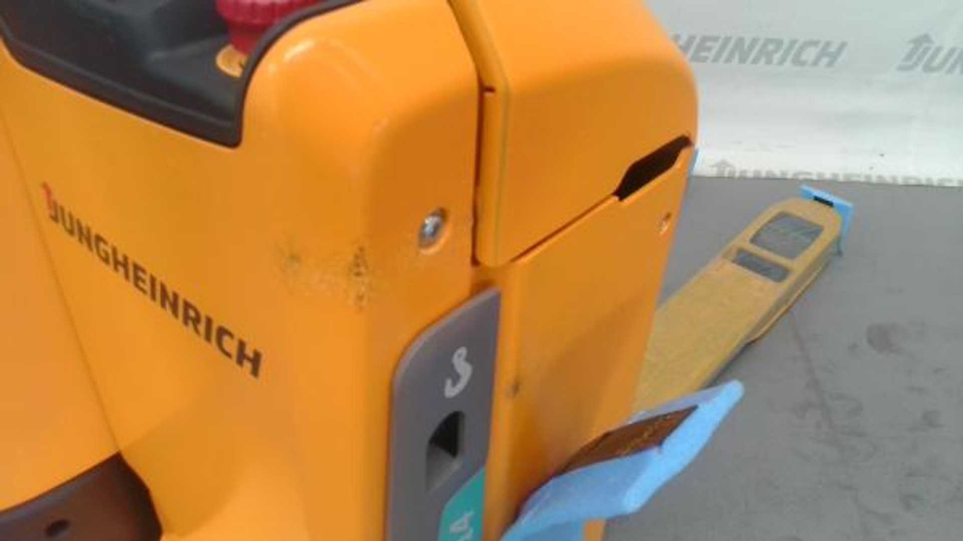 Used Forklift Jungheinrich EJE 114 115 53K Pro Trac Žemo kėlimo krautuvas su grąžulu (Image 4) Used Forklift Jungheinrich EJE 114 115 53K Pro Trac Žemo kėlimo krautuvas su grąžulu (Image 4)