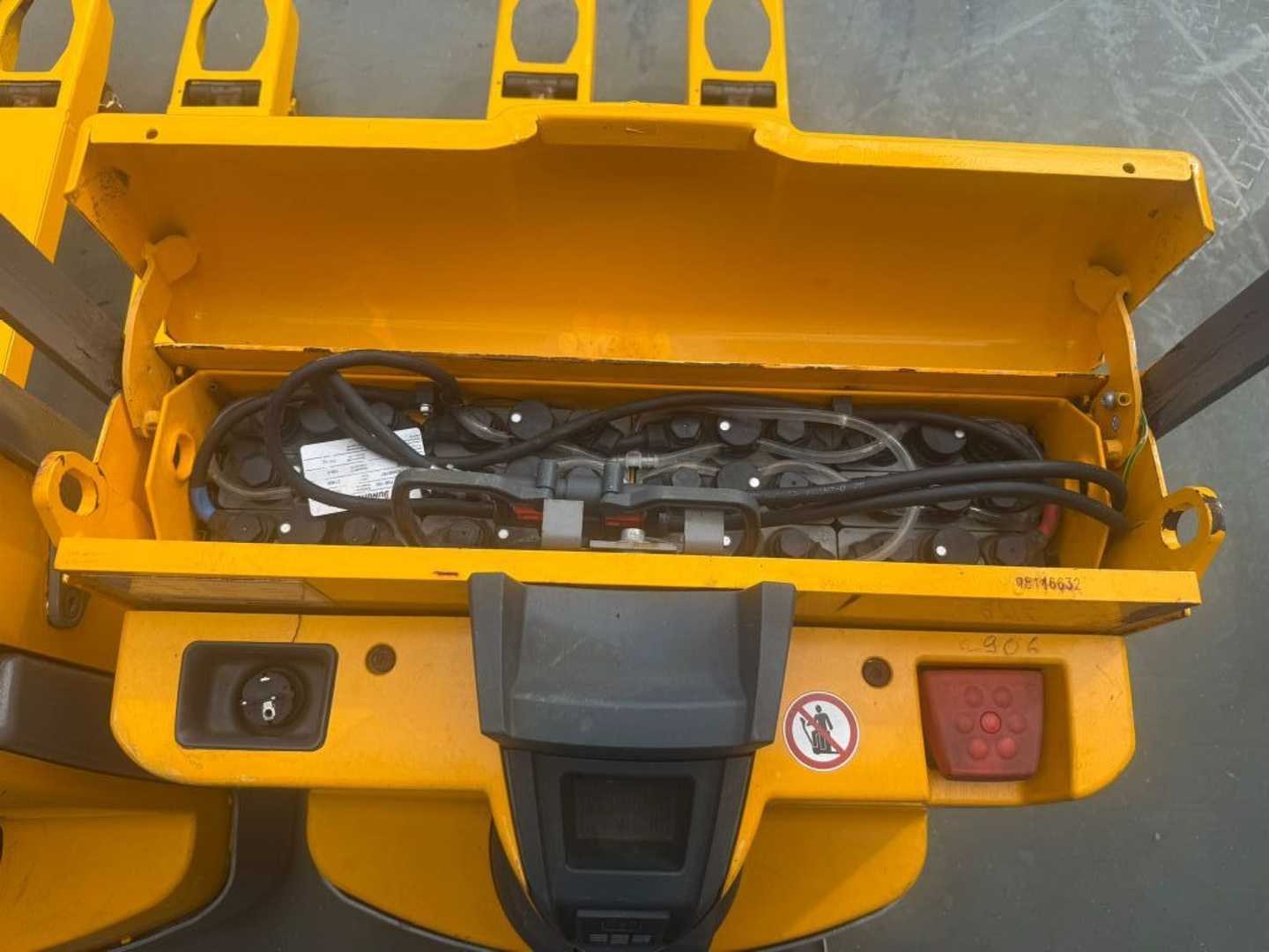 Used Forklift Jungheinrich EJE 116 /Baujahr 2016 Akku BJ 2016 30x vorhanden Žemo kėlimo krautuvas su grąžulu (Image 3) Used Forklift Jungheinrich EJE 116 /Baujahr 2016 Akku BJ 2016 30x vorhanden Žemo kėlimo krautuvas su grąžulu (Image 3)