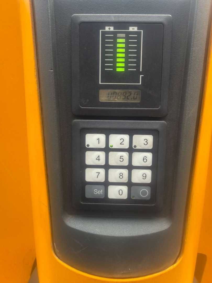 Used Forklift Jungheinrich EJE 116 /Baujahr 2016 Akku BJ 2016 30x vorhanden Žemo kėlimo krautuvas su grąžulu (Image 7) Used Forklift Jungheinrich EJE 116 /Baujahr 2016 Akku BJ 2016 30x vorhanden Žemo kėlimo krautuvas su grąžulu (Image 7)