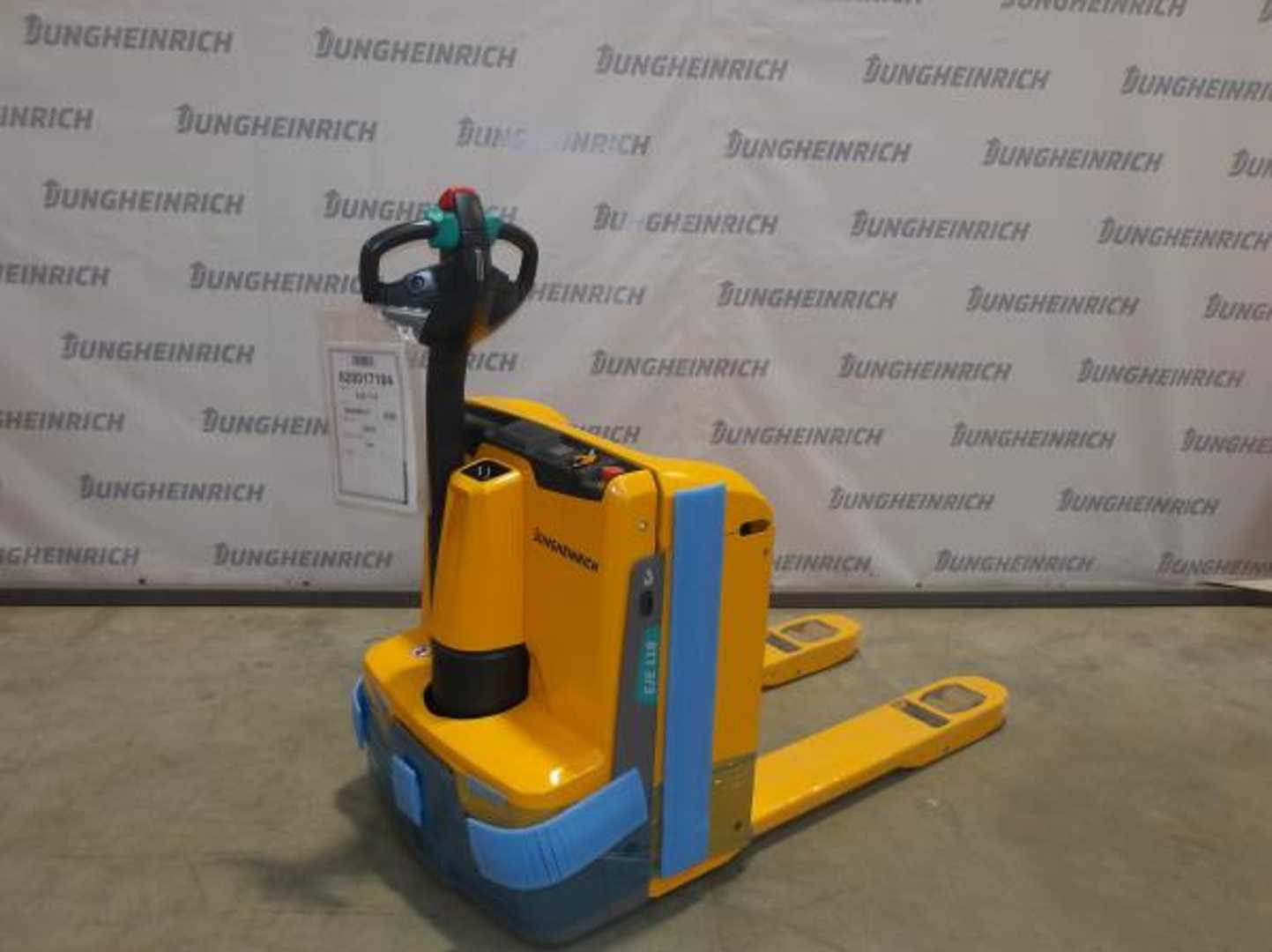 Used Forklift Jungheinrich EJE 118 100-67 Žemo kėlimo krautuvas su grąžulu (Image 2) Used Forklift Jungheinrich EJE 118 100-67 Žemo kėlimo krautuvas su grąžulu (Image 2)