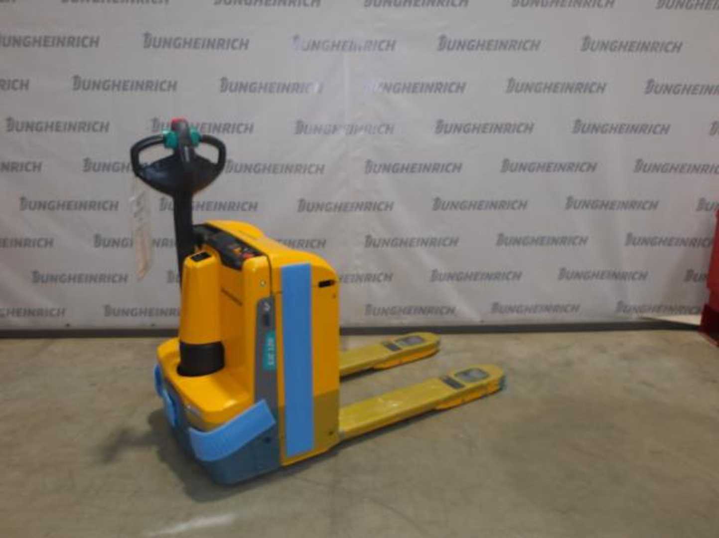 Used Forklift Jungheinrich EJE 120 100-67 Žemo kėlimo krautuvas su grąžulu (Image 2) Used Forklift Jungheinrich EJE 120 100-67 Žemo kėlimo krautuvas su grąžulu (Image 2)