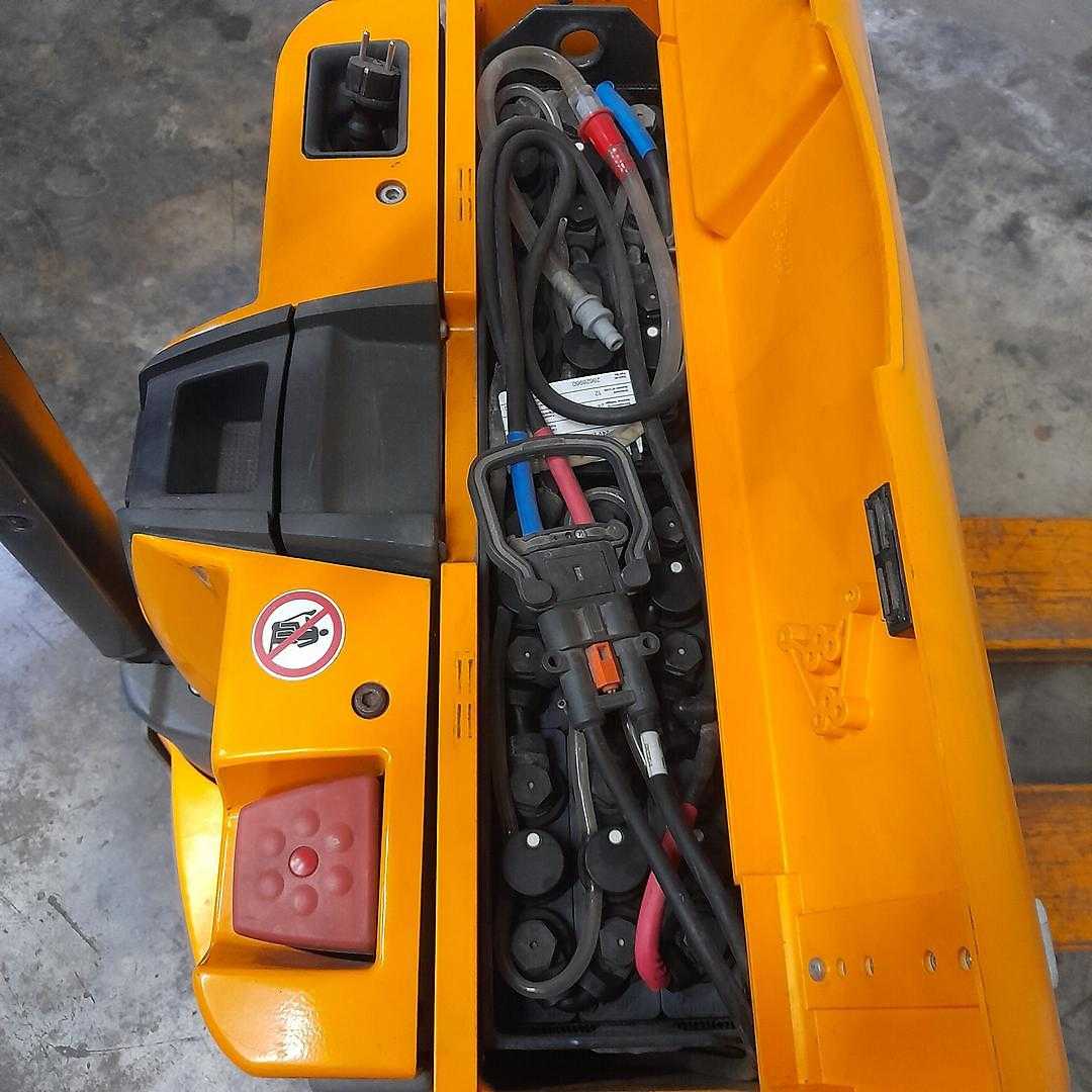 Used Forklift Jungheinrich EJE C20 Žemo kėlimo krautuvas su grąžulu (Image 5) Used Forklift Jungheinrich EJE C20 Žemo kėlimo krautuvas su grąžulu (Image 5)