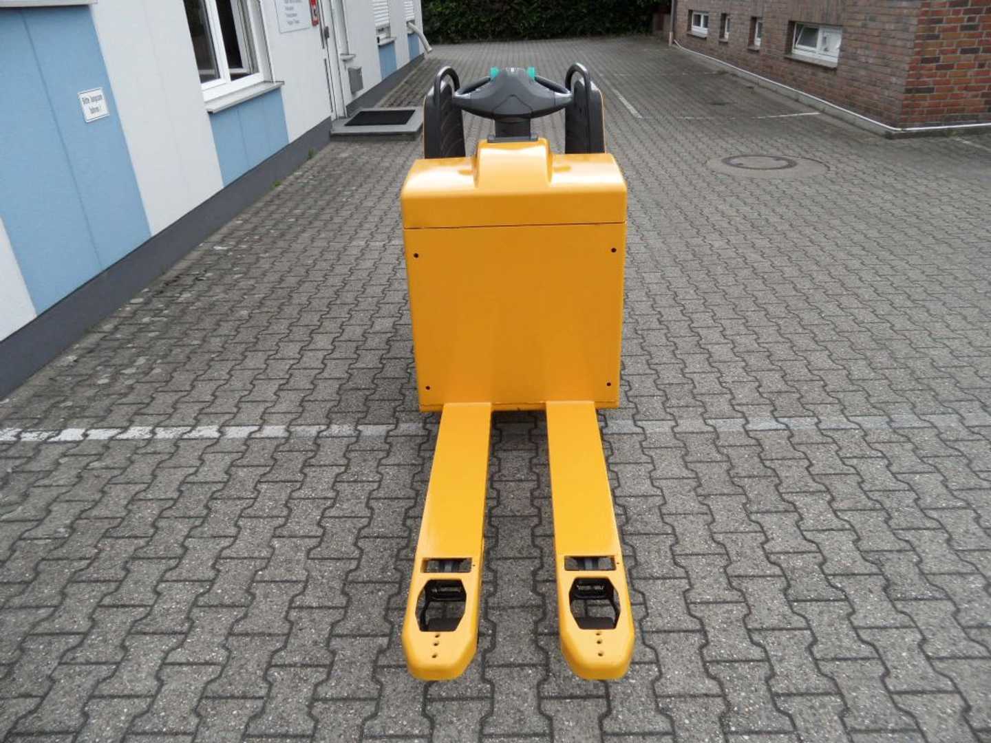 Used Forklift Jungheinrich ERE 225 - elektr. Lenkung - Plattform Žemo kėlimo krautuvas su grąžulu (Image 5) Used Forklift Jungheinrich ERE 225 - elektr. Lenkung - Plattform Žemo kėlimo krautuvas su grąžulu (Image 5)