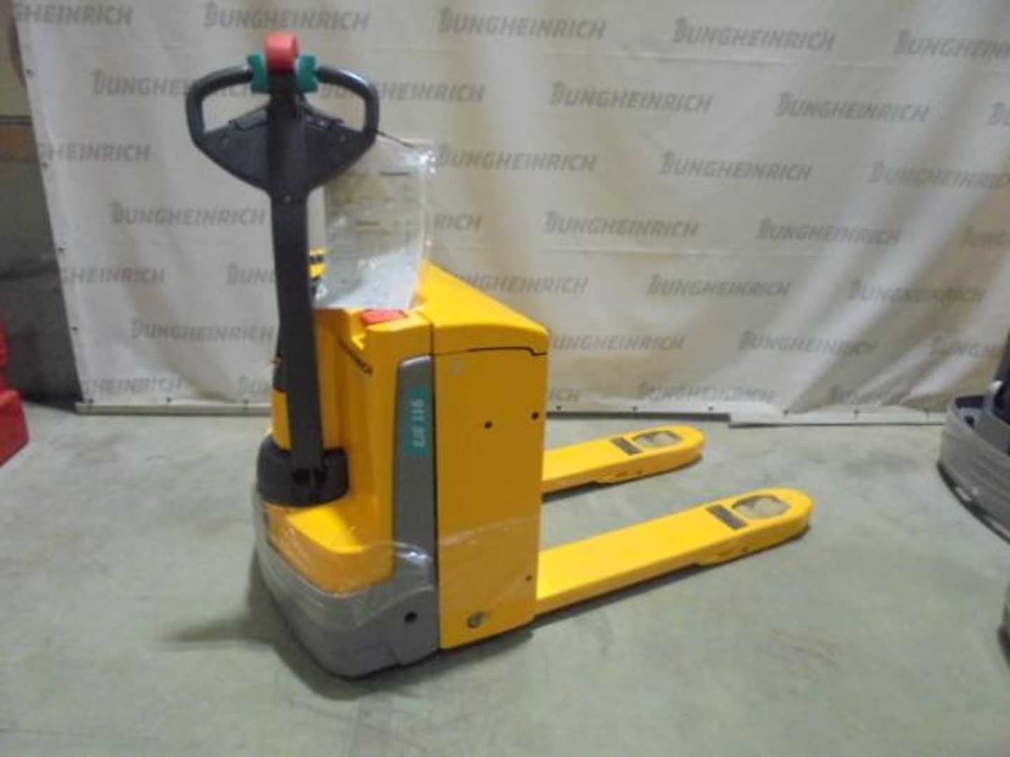Used Forklift Jungheinrich EJE 116 30 100 67 Žemo kėlimo krautuvas su grąžulu (Image 2) Used Forklift Jungheinrich EJE 116 30 100 67 Žemo kėlimo krautuvas su grąžulu (Image 2)