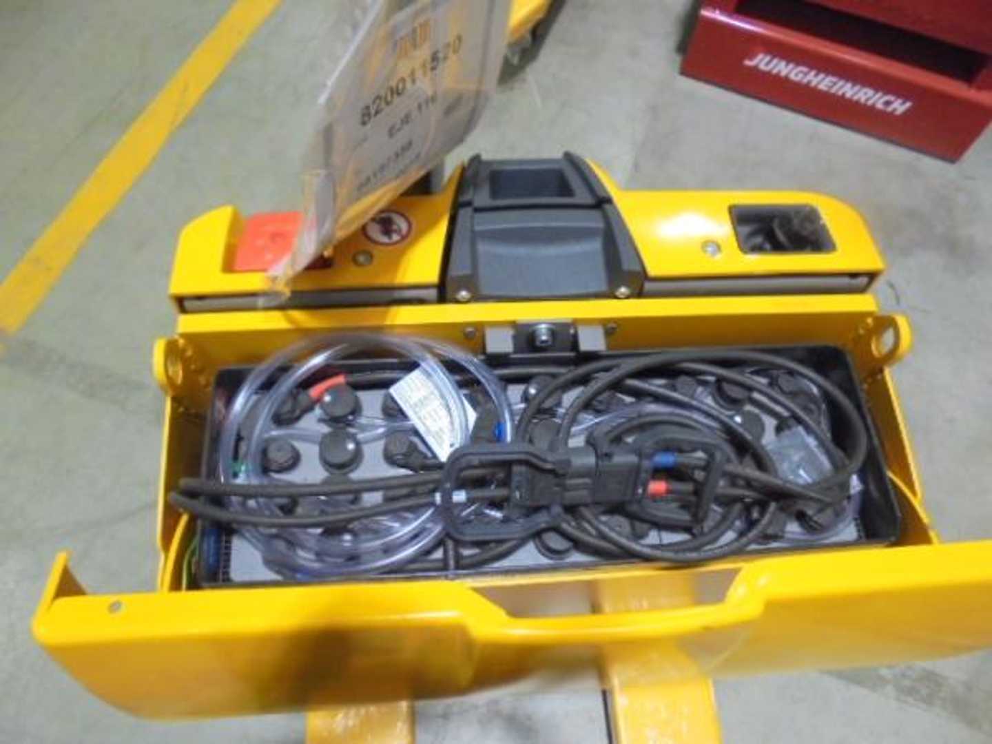 Used Forklift Jungheinrich EJE 116 30 100 67 Žemo kėlimo krautuvas su grąžulu (Image 3) Used Forklift Jungheinrich EJE 116 30 100 67 Žemo kėlimo krautuvas su grąžulu (Image 3)