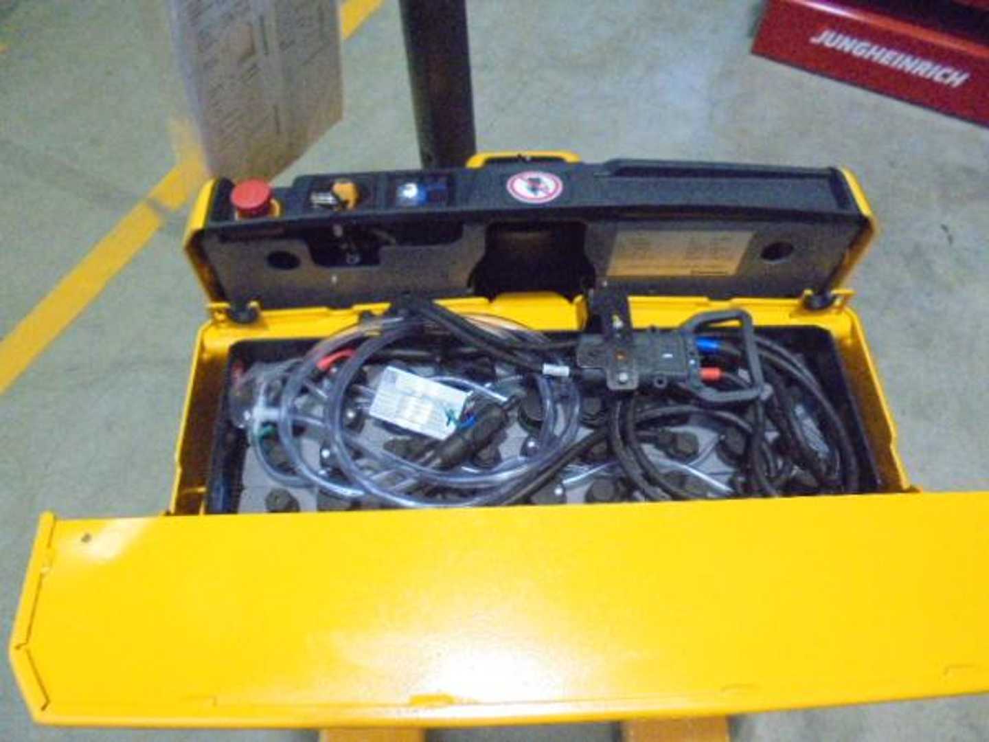 Used Forklift Jungheinrich EJE 116 33 100 67 Žemo kėlimo krautuvas su grąžulu (Image 3) Used Forklift Jungheinrich EJE 116 33 100 67 Žemo kėlimo krautuvas su grąžulu (Image 3)