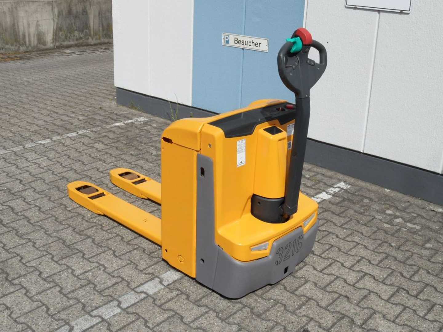 Used Forklift Jungheinrich EJE 222 - wenig Stunden - Baujahr 2022 Žemo kėlimo krautuvas su grąžulu (Image 4)