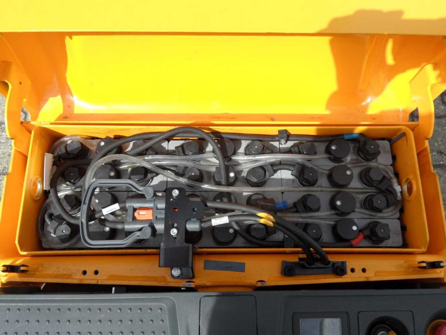 Used Forklift Jungheinrich EJE 222 - wenig Stunden - Baujahr 2022 Žemo kėlimo krautuvas su grąžulu (Image 7)