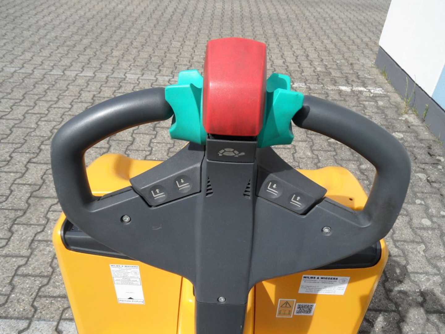 Used Forklift Jungheinrich EJE 222 - wenig Stunden - Baujahr 2022 Žemo kėlimo krautuvas su grąžulu (Image 8)